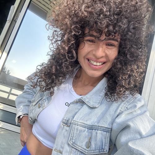 נופר אהרוני