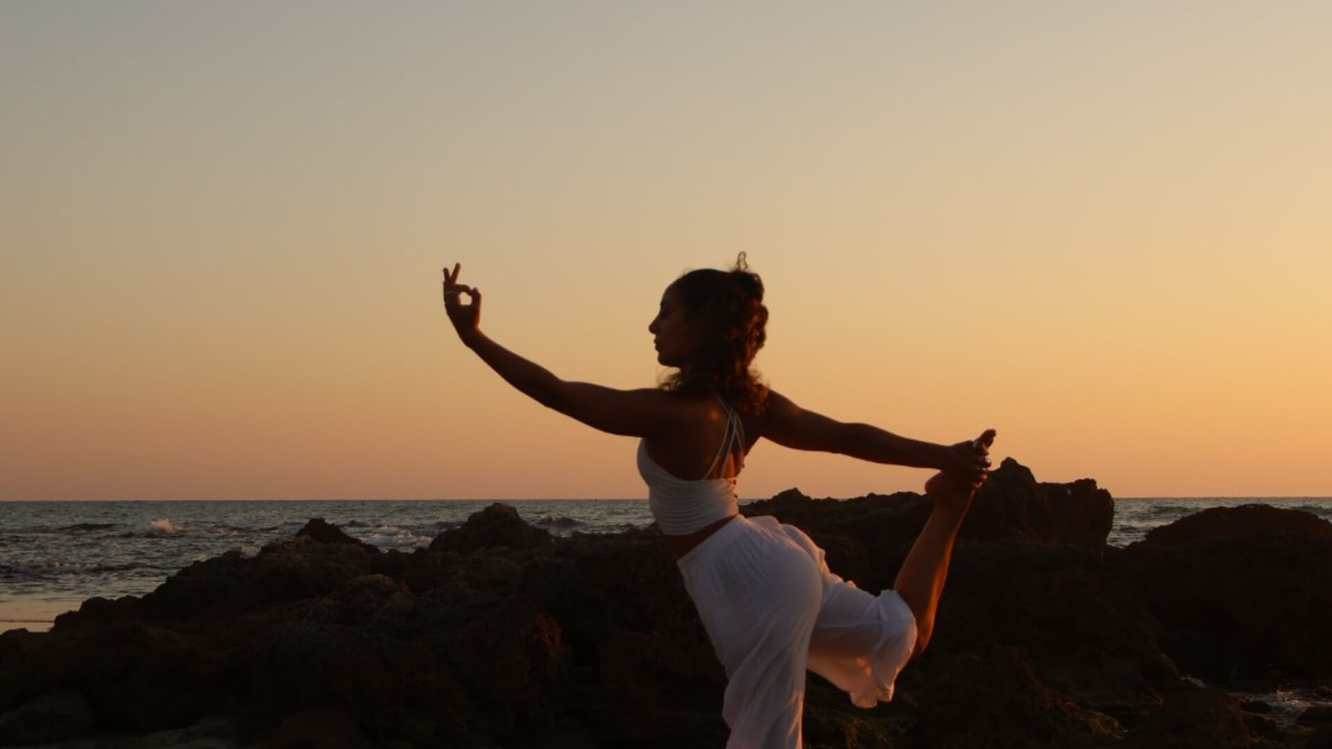 יוגה עם עדי 