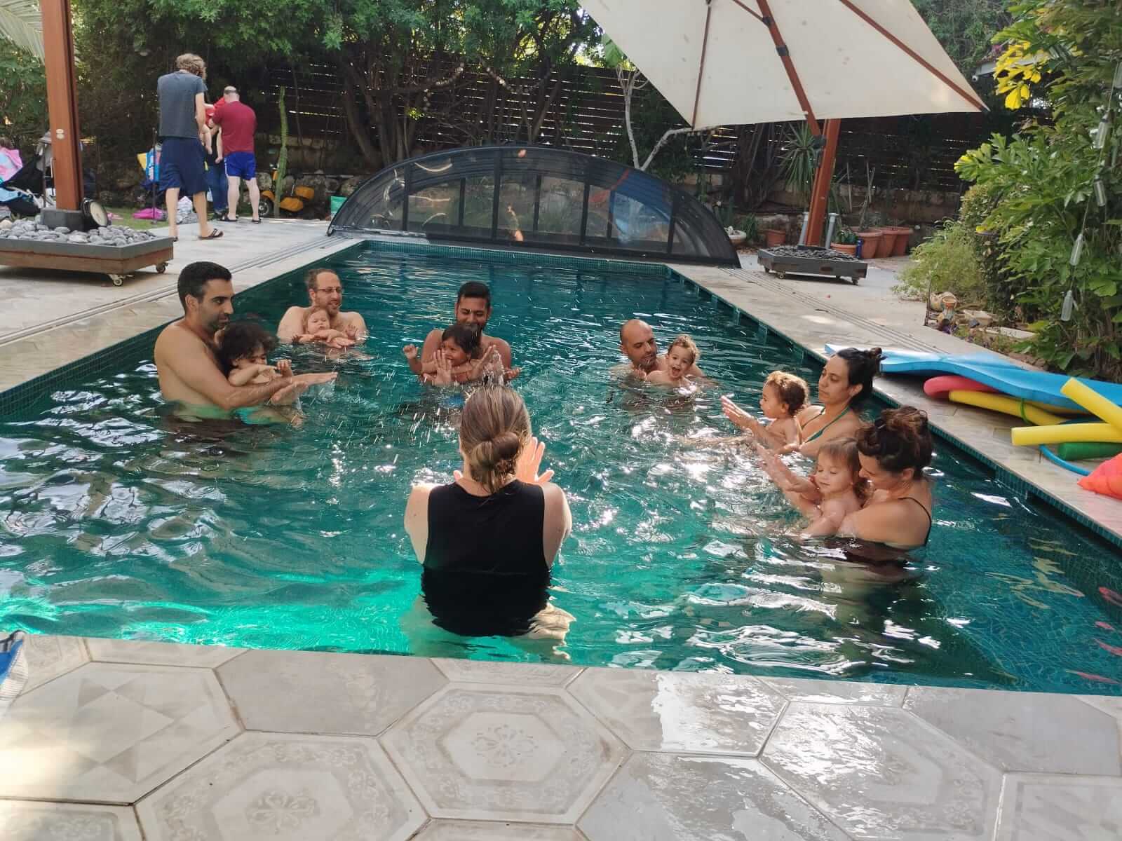 טולה טל אשכר הידרותרפיה שחייה והתפתחות ותנועה לגיל הרך