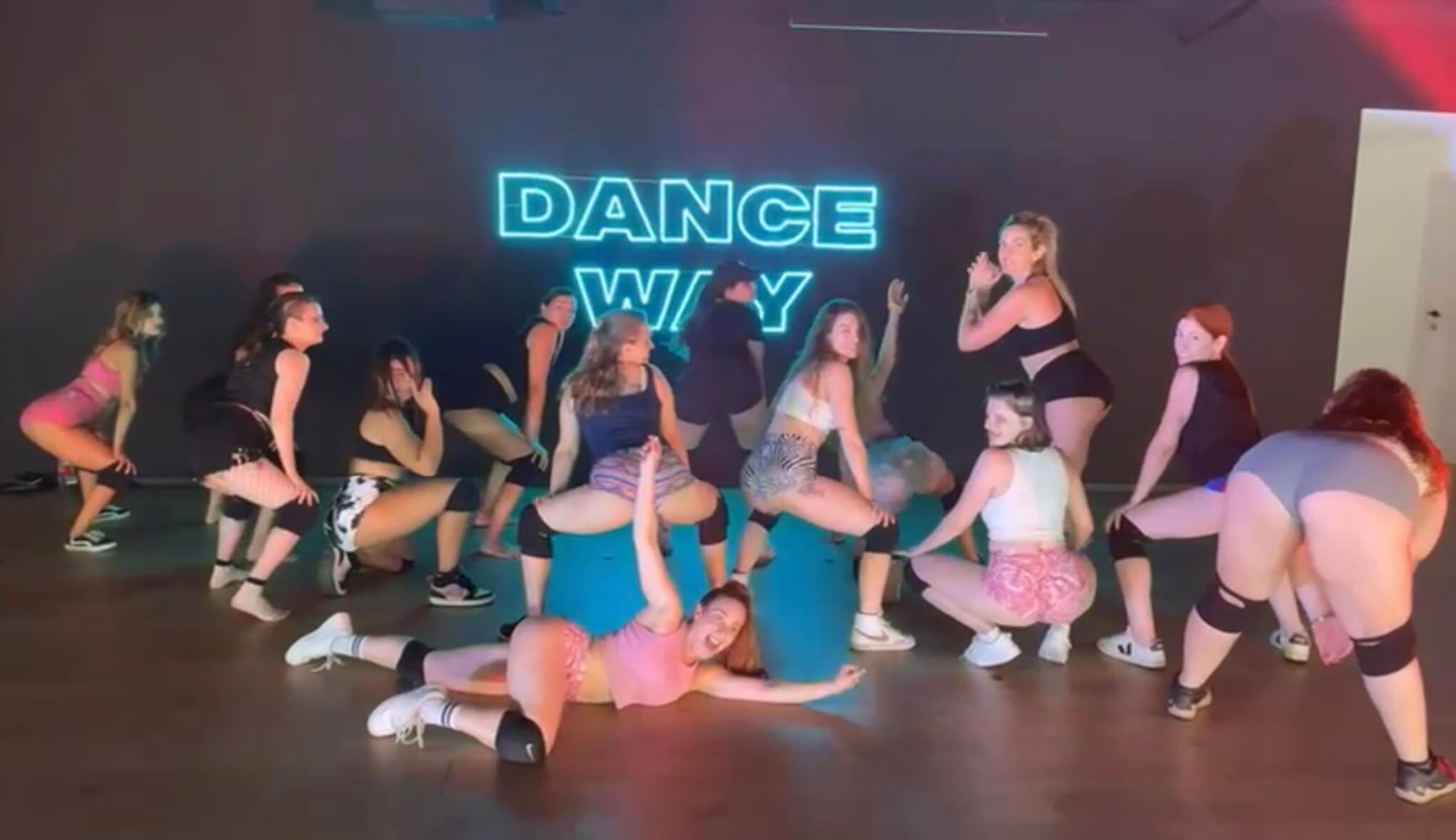 Rony's twerk - רמת גן ז'בוטינסקי 53